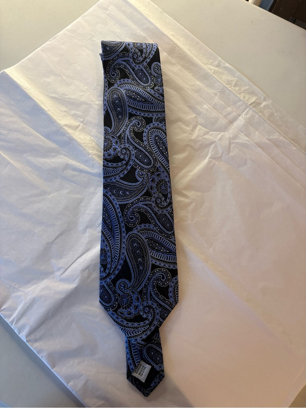 Geoffrey Beene  100% Silk,Navy and Light Blue Paisley Tie.